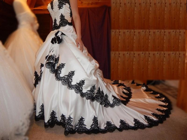 Embroidery Gothic - Abito da sposa vintage gotico bianco
