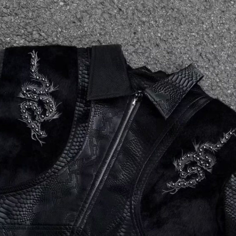 Giacca Nera da Uomo con Stampa - Embroidery Gothic recensione e prezzo