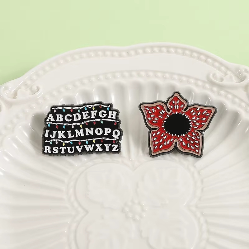 Collezione di Spille Smaltate  - Embroidery Icon recensione e prezzo