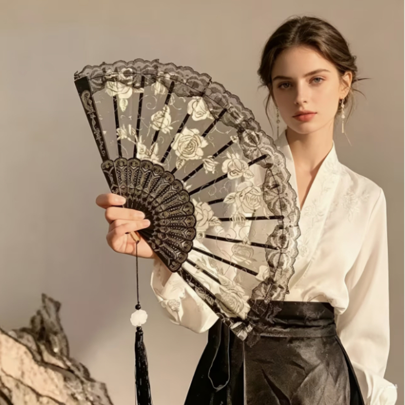 Ventaglio a mano in pizzo nero - Embroidery Gothic recensione e prezzo