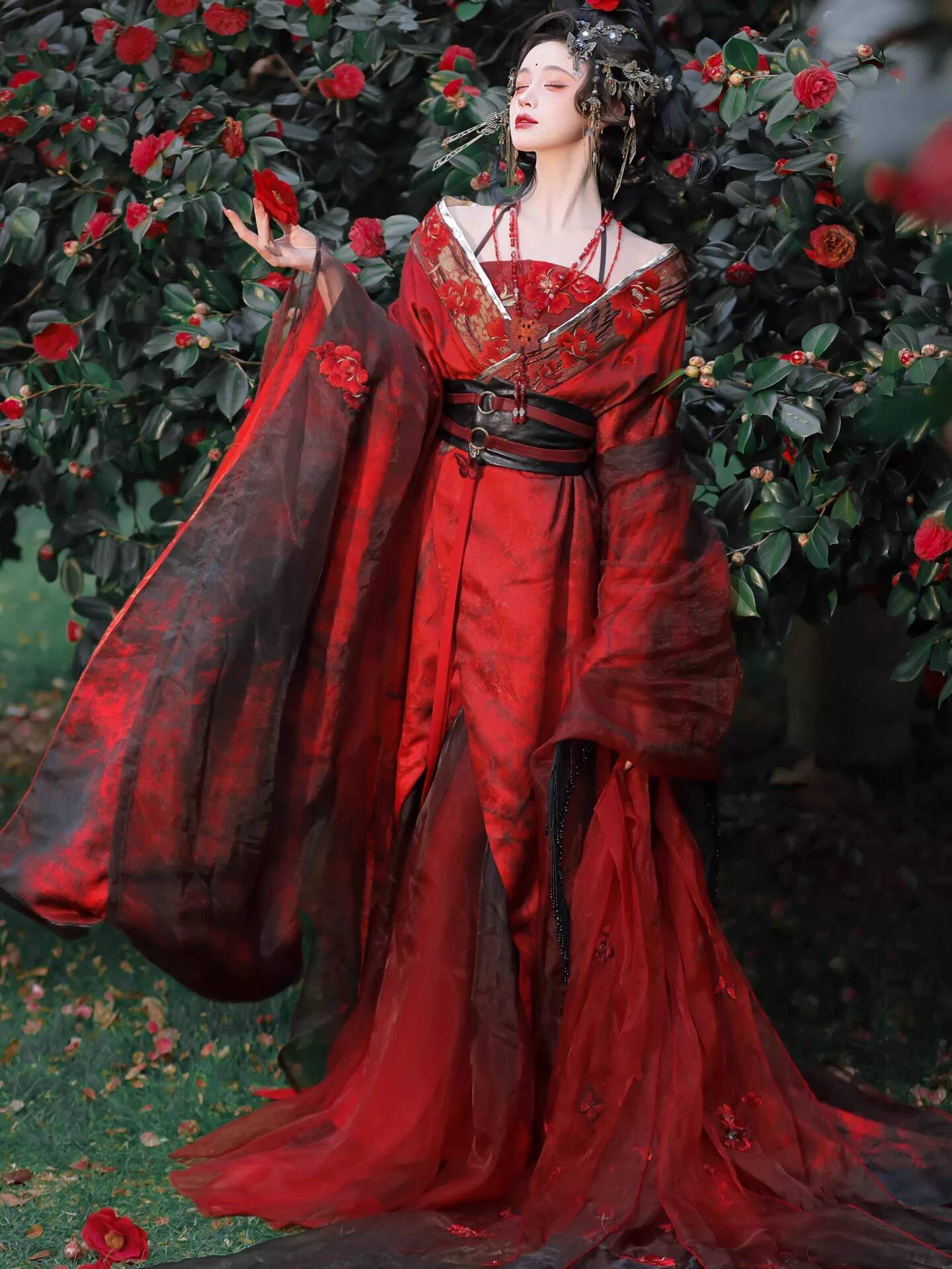Nuovo Hanfu Rosso Datura da Do - Embroidery Red recensione e prezzo
