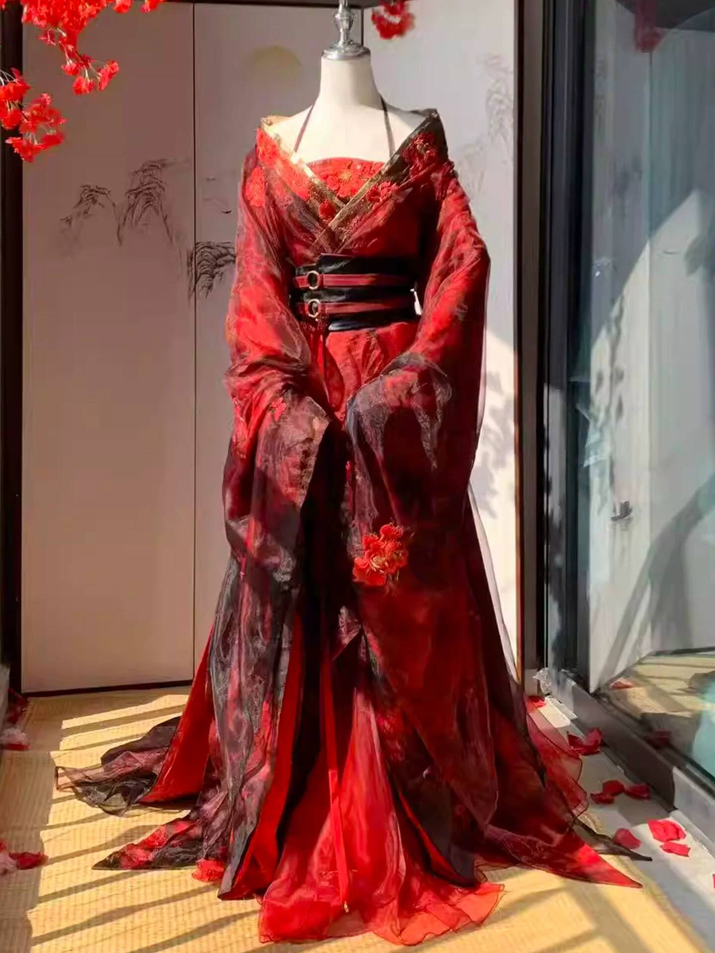 Nuovo Hanfu Rosso Datura da Do - Embroidery Red recensione e prezzo