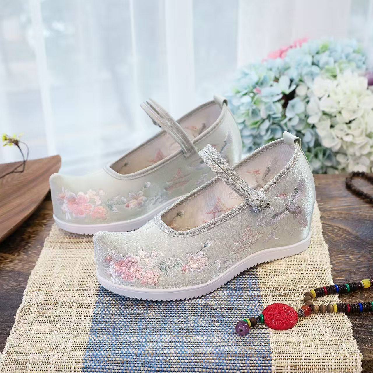 Scarpe da donna ricamate inter - Embroidery Red recensione e prezzo