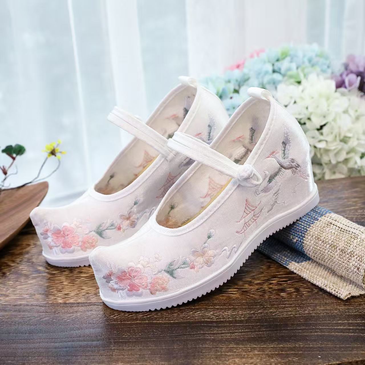 Scarpe da donna ricamate inter - Embroidery Red recensione e prezzo