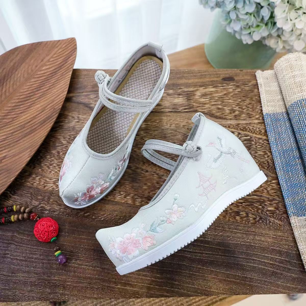 Scarpe da donna ricamate inter - Embroidery Red recensione e prezzo