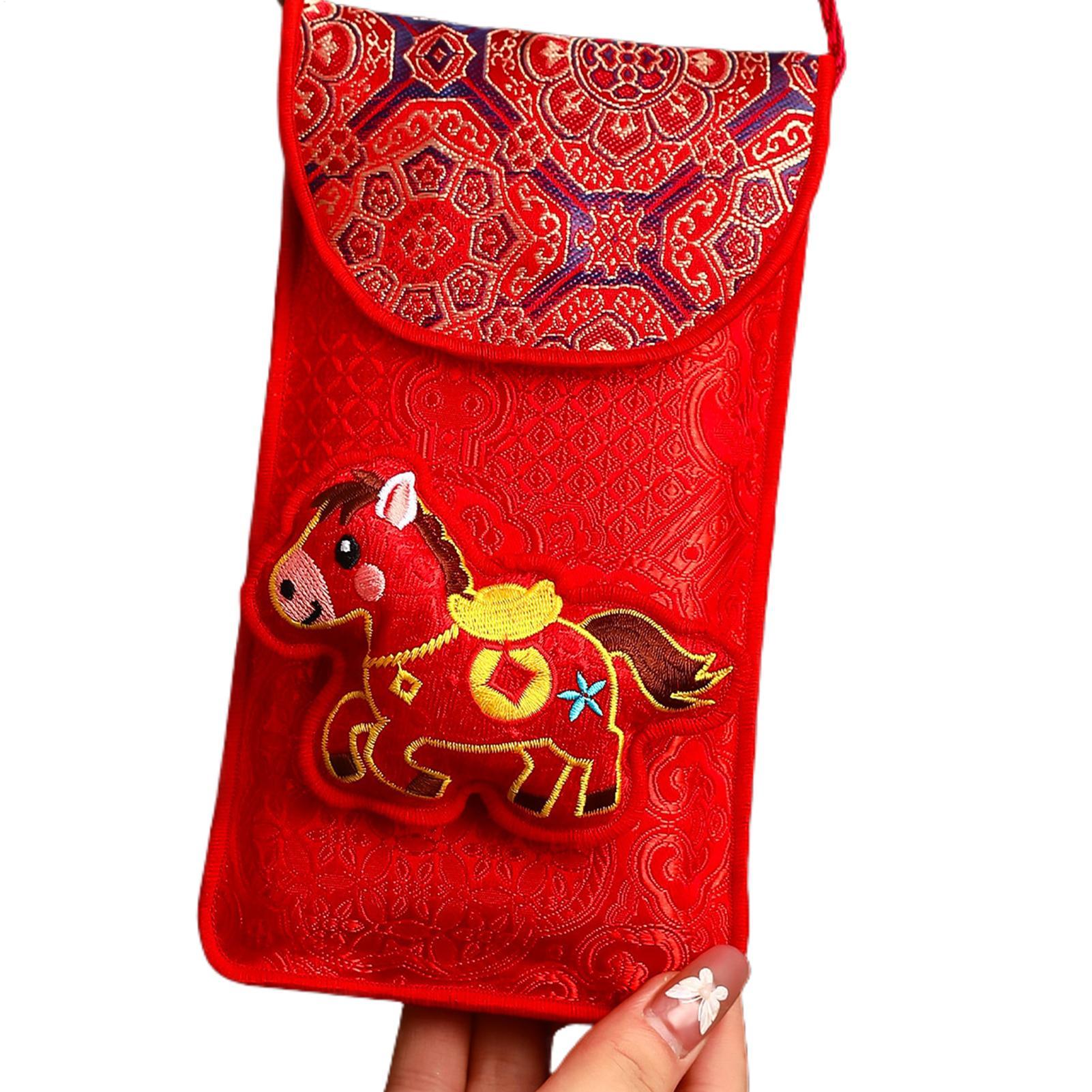 Busta rossa in tessuto ricamat - Embroidery Red recensione e prezzo