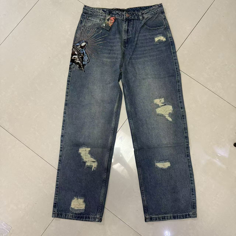 Jeans Strappati Derschutze di  - Embroidery Photoshop recensione e prezzo