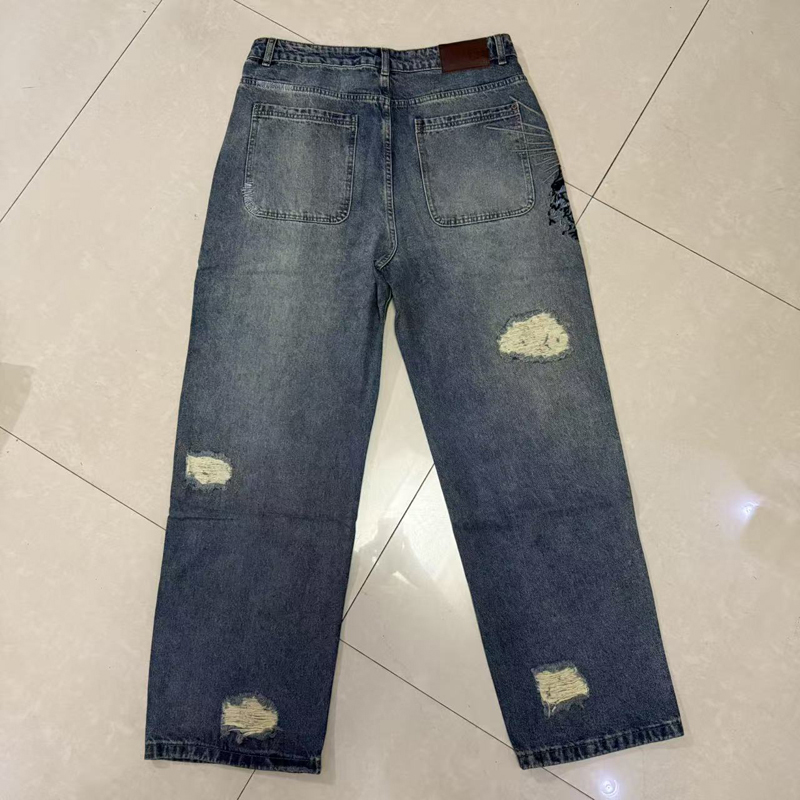Jeans Strappati Derschutze di  - Embroidery Photoshop recensione e prezzo