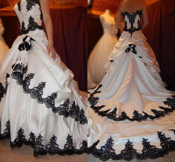 Abito da sposa vintage gotico  - Embroidery Gothic recensione e prezzo